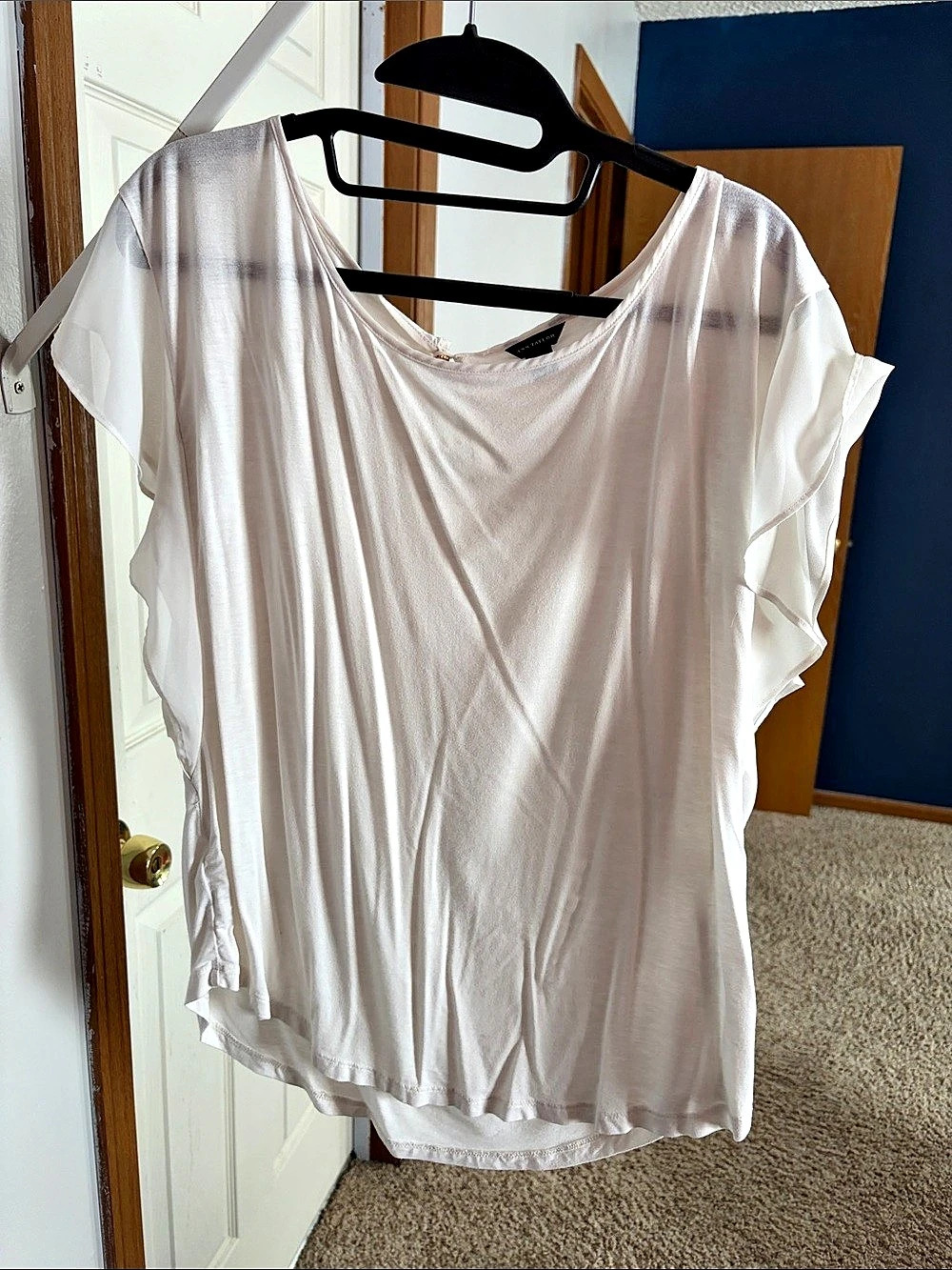 Ann Taylor Ruffle Sleeve Blouse in White Size Large
